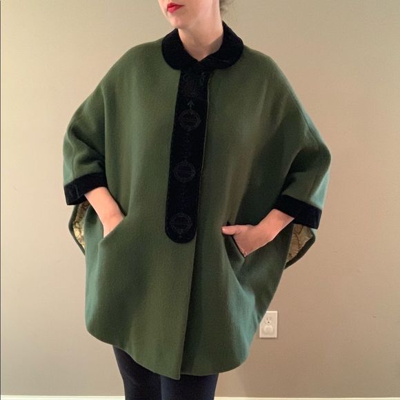 Vintage 50s Green Wool Cape with Velvet Trim - Picture 7 of 12